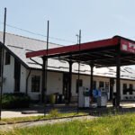 Venkovní pohled na čerpací stanici s ubytováním a wellness v Kozlovicích