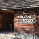 Vstupní brána do skanzenu v Rožnově pod Radhoštěm